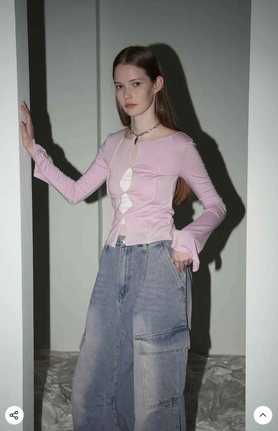 어반드레스 Rose Cut-out Long Sleeve 상품이미지2