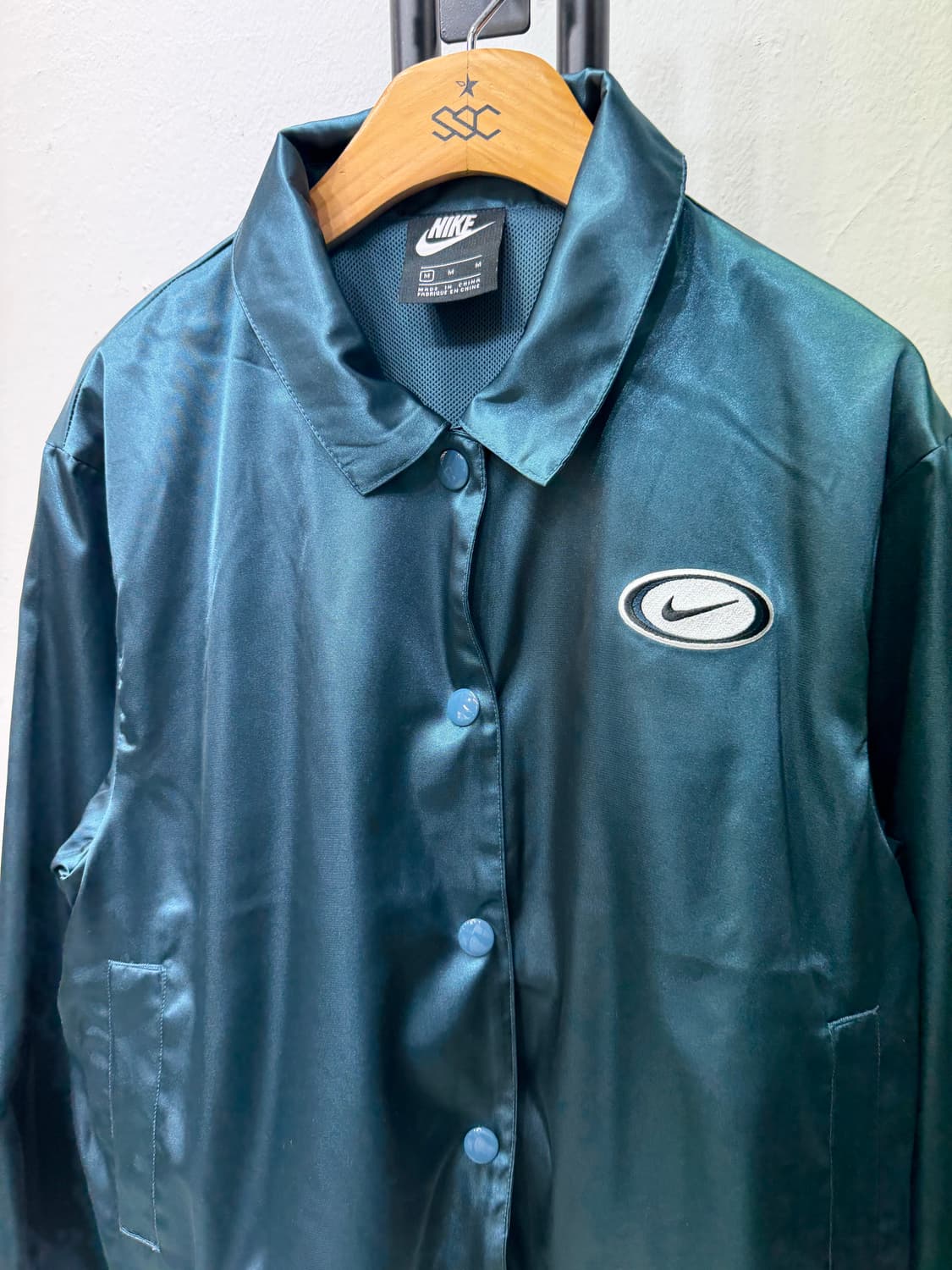 정품) 나이키 여성 루즈핏 크롭 바람막이 자켓 M 상품이미지3