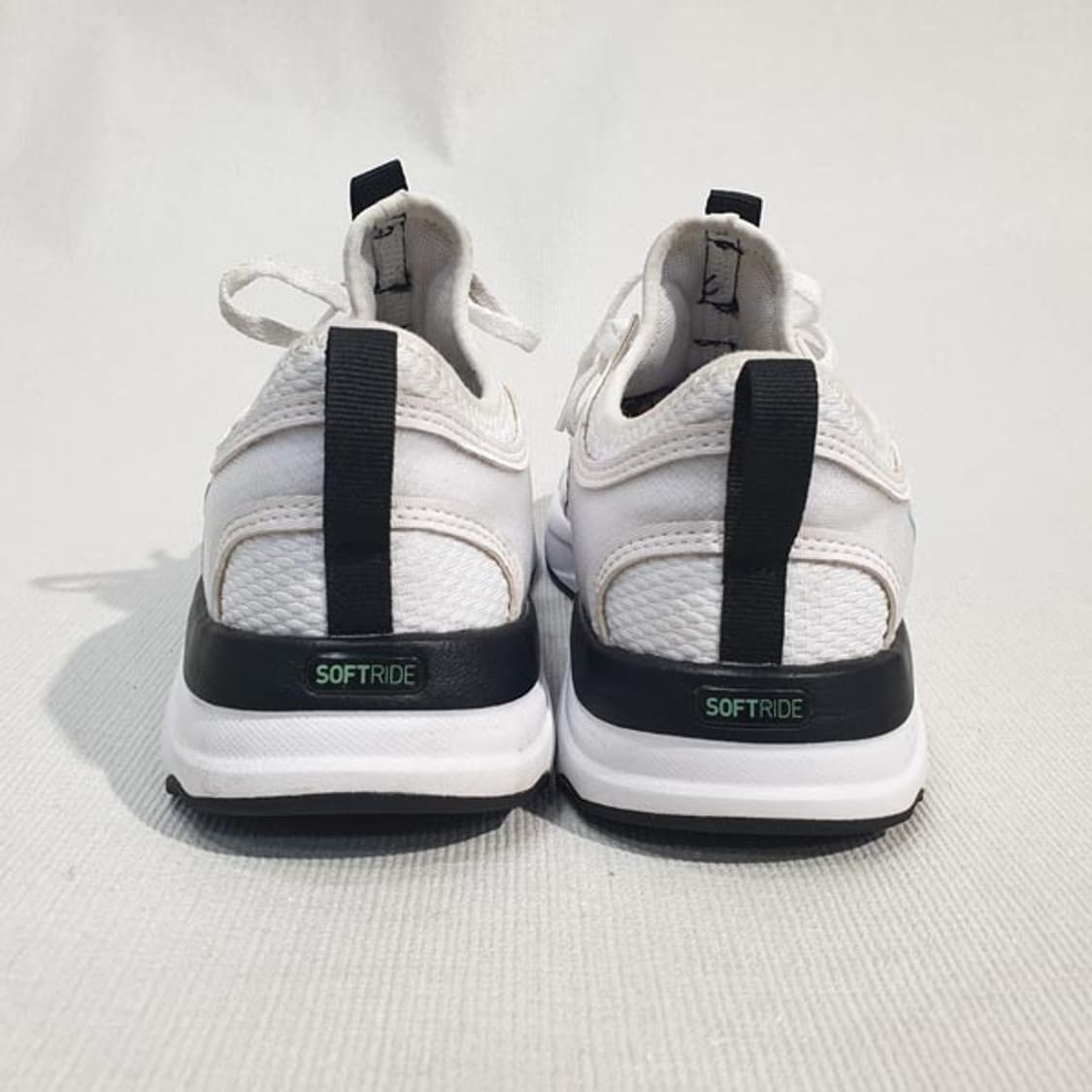 푸마 소프트라이드 소피아 런닝화 230 상품이미지3