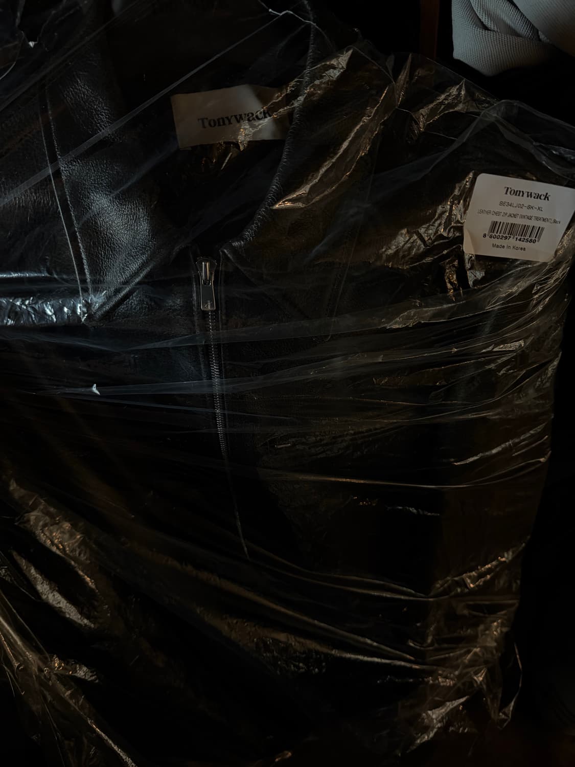 토니웩 25fw 체스트집 레더(XL)판매합니다. 상품이미지3