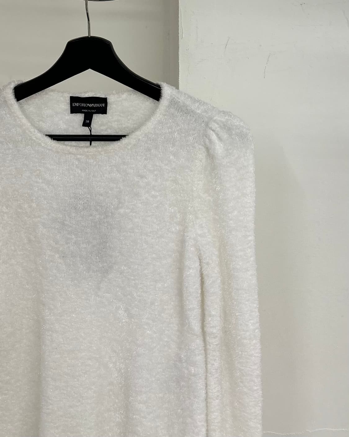 엠포리오 아르마니 화이트 라운드넥 퍼프숄더 니트  상품이미지4