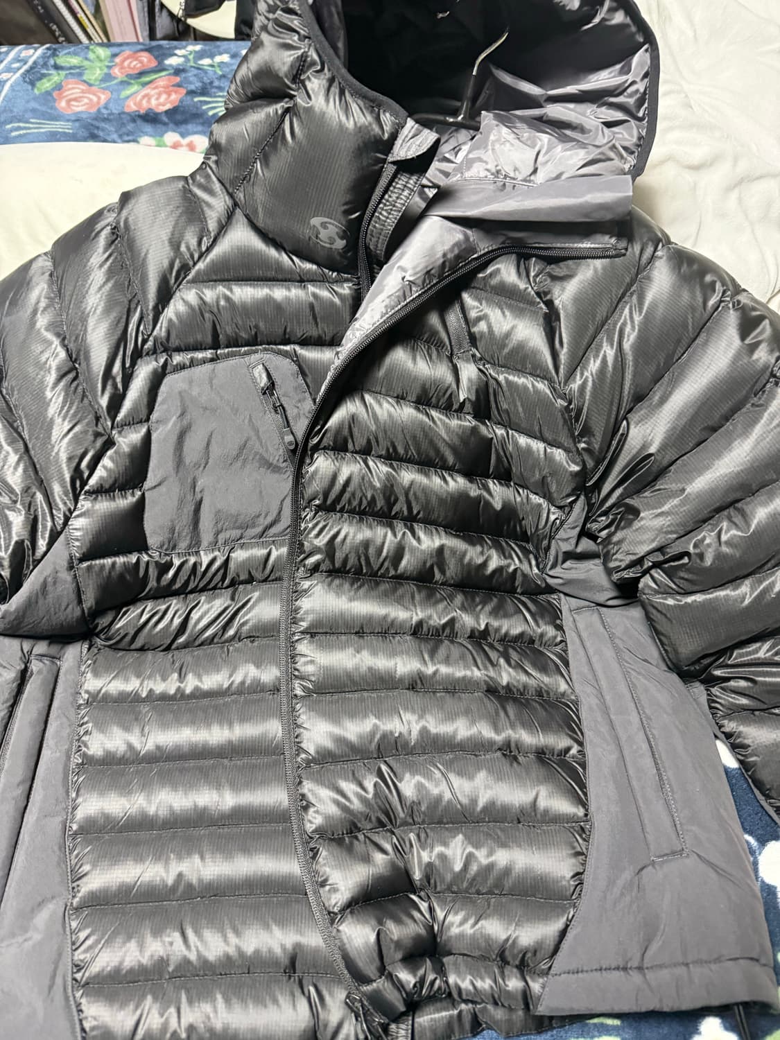 산산기어 패널드 푸퍼 자켓 블랙 24FW  상품이미지2