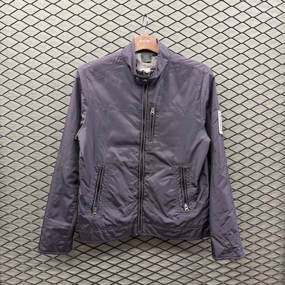 아르마니 익스체인지 가먼트다잉 유틸리티 자켓 버티컬 스티치 암패치 디테일 상품이미지2