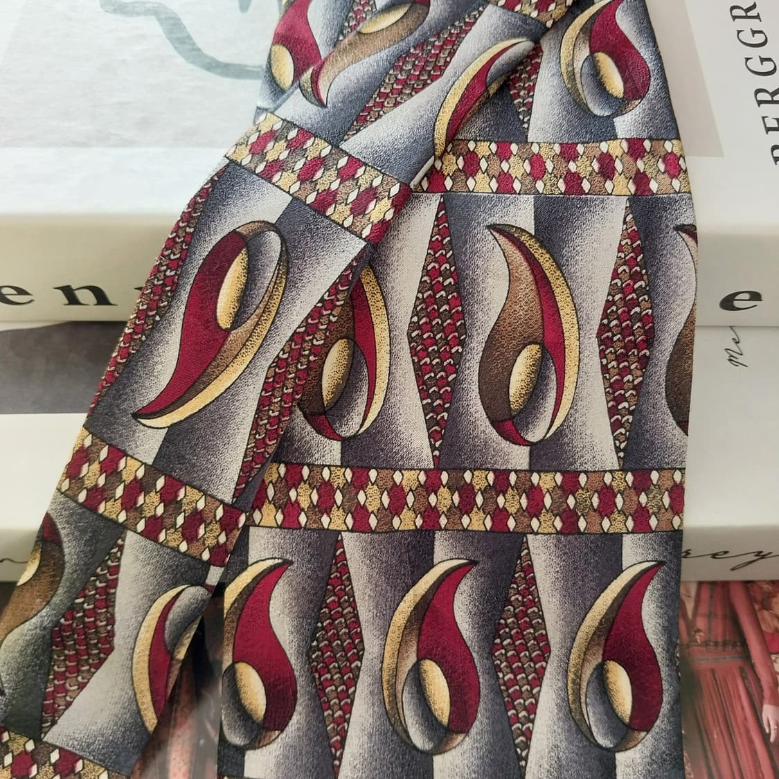 발망 실크 그레이&와인 아트 패턴 넥타이 9.5cm A등급 K1500
 상품이미지3
