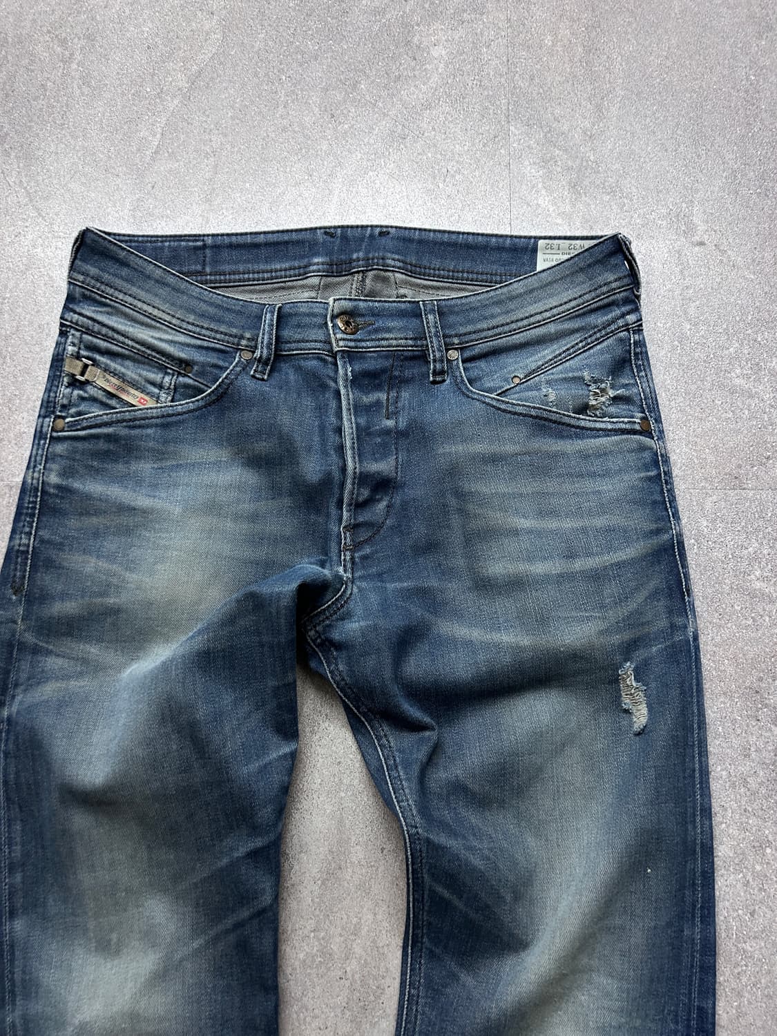 디젤 워싱 슬림 테이퍼드 데님 팬츠 상품이미지3