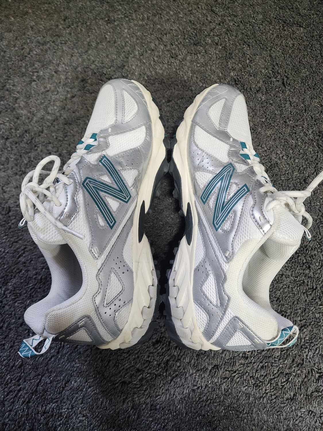 뉴발란스 ML610 메탈릭실버  상품이미지3