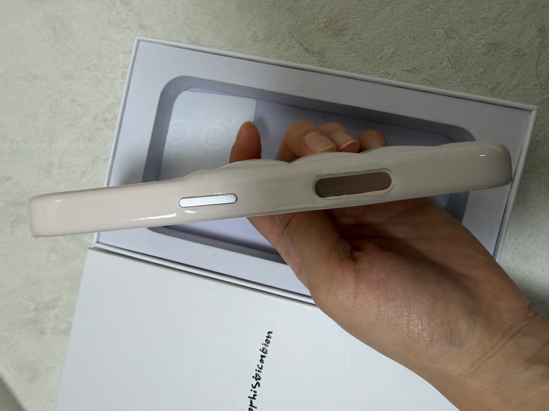 어반소피스티케이션 아이폰 16프로 오트밀 케이스 상품이미지4