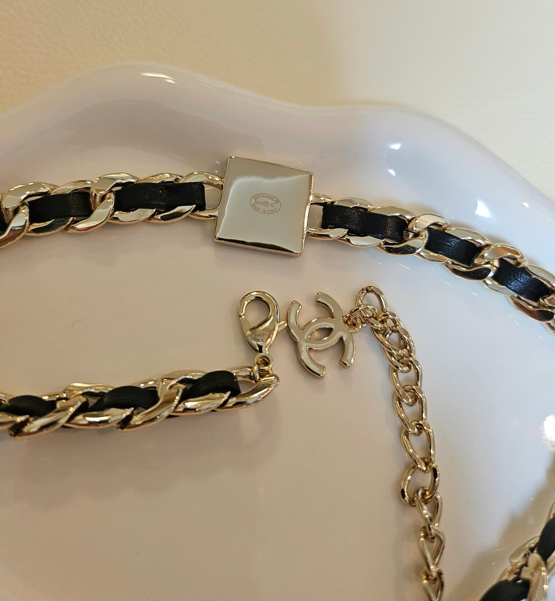 샤넬 CC로고 가죽 초커 목걸이 상품이미지5