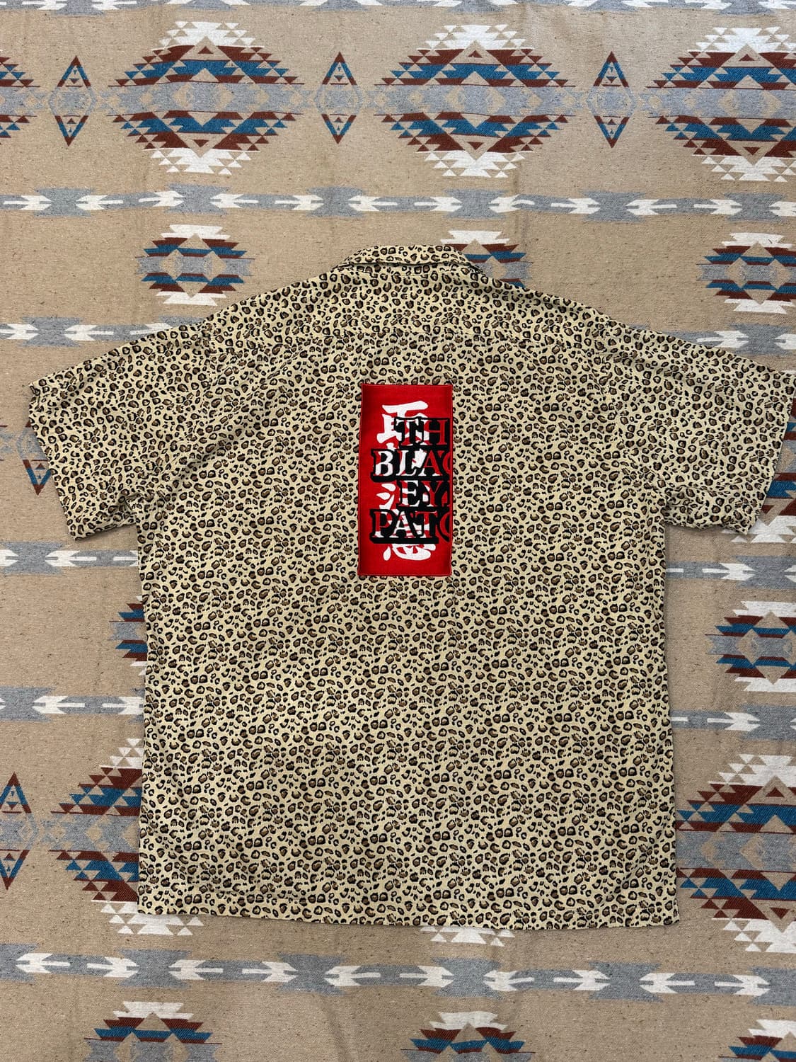 [L] 블랙 아이 패치 HWC 오픈카라 셔츠 레오파드  상품이미지7