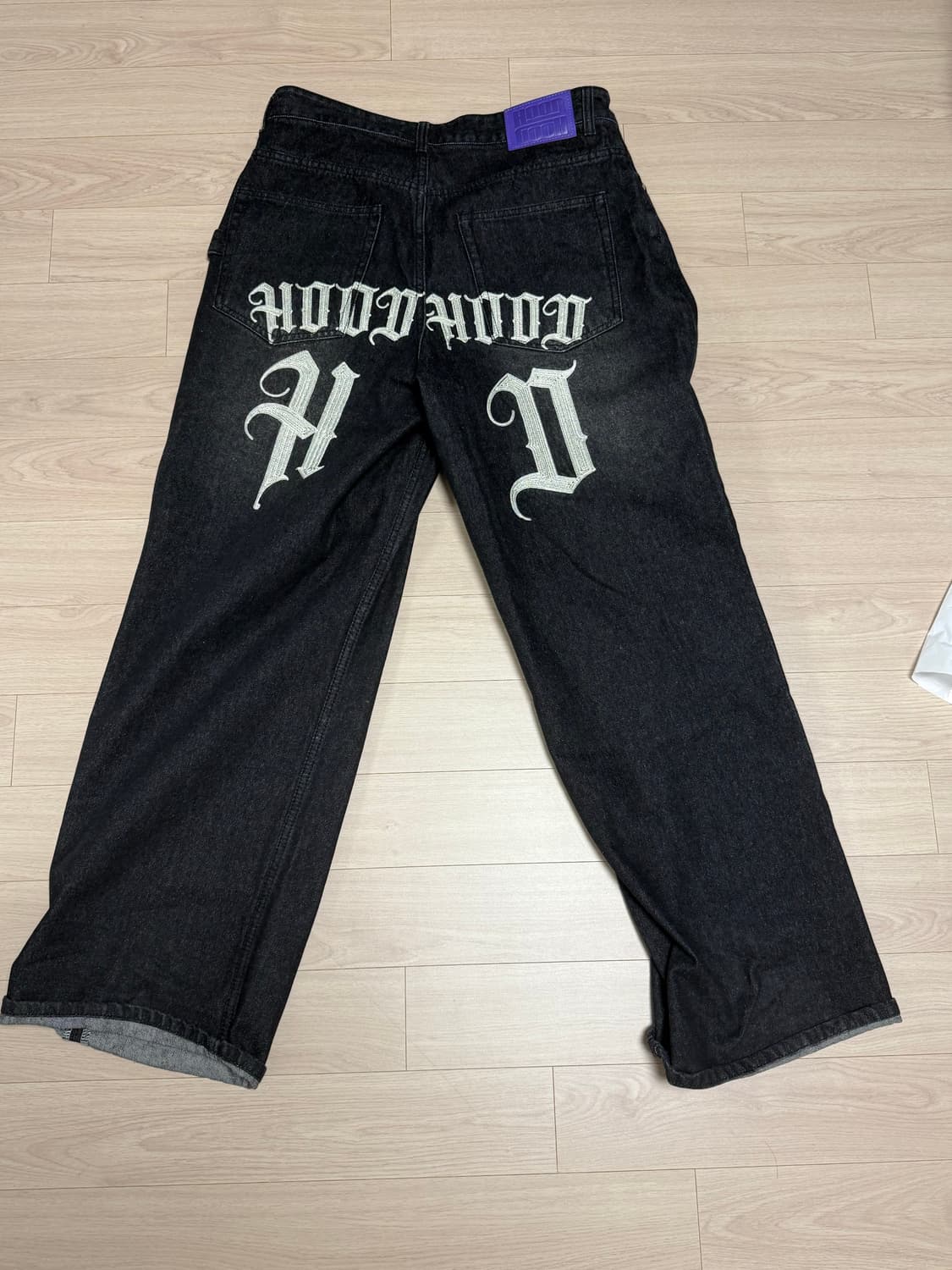 후드후드 자수 프린팅 데님팬츠 블랙 상품이미지1
