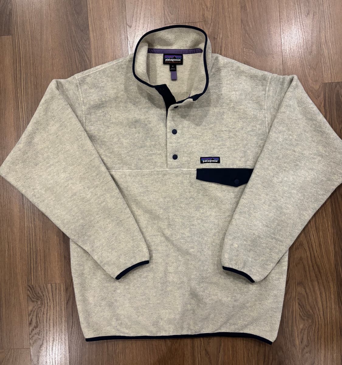 파타고니아  헤비웨이트 신칠라 오트밀 M사이즈 판매합니다. 상품이미지4