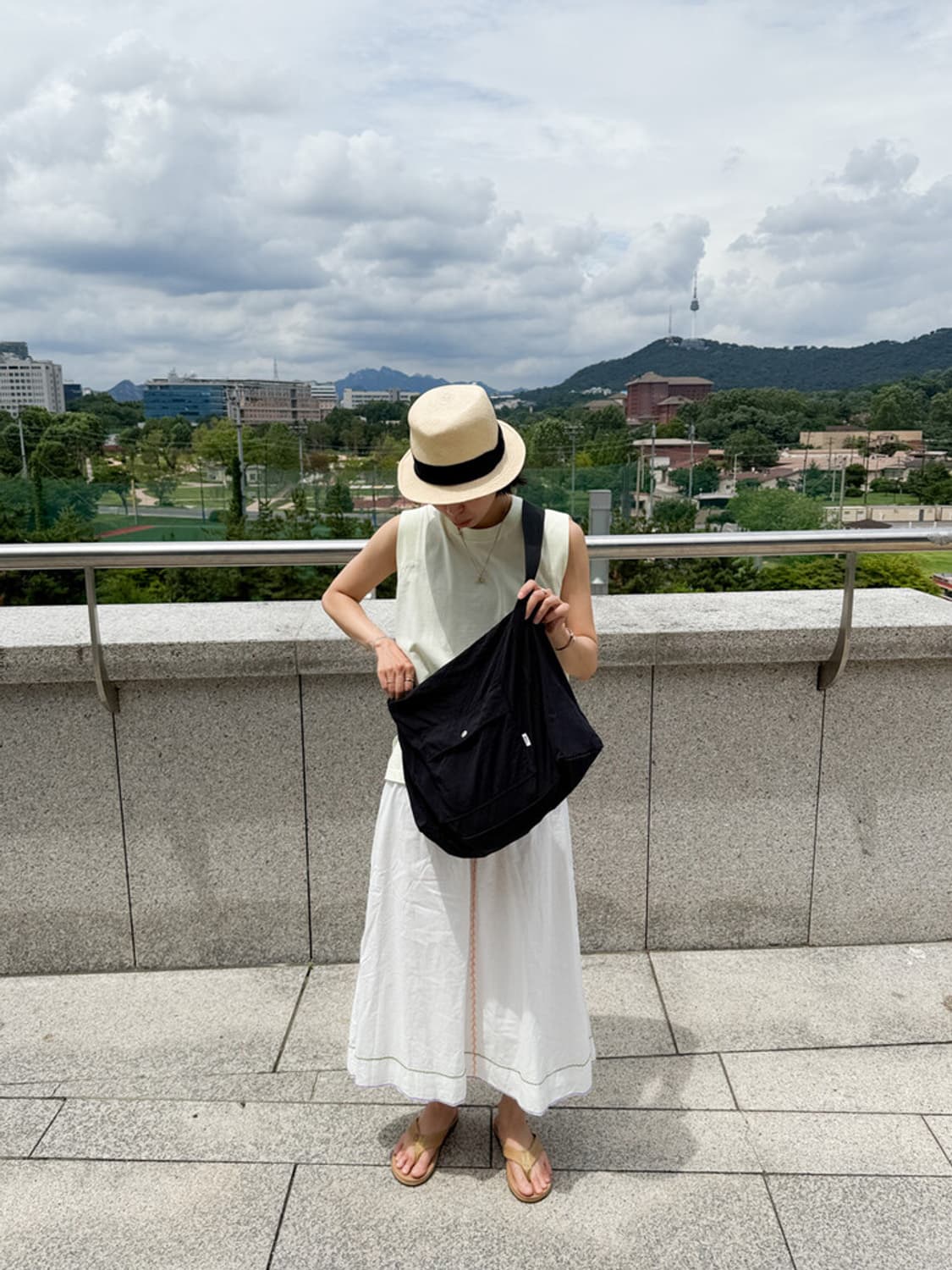 MHL - Soft Shoulder Bag (Natural Black) 상품이미지5