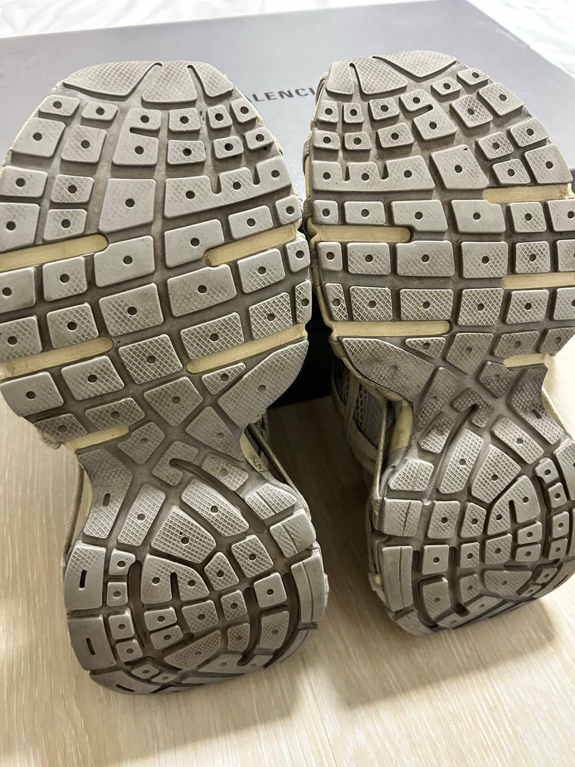 발렌시아가 3xl 에그쉘 상품이미지3