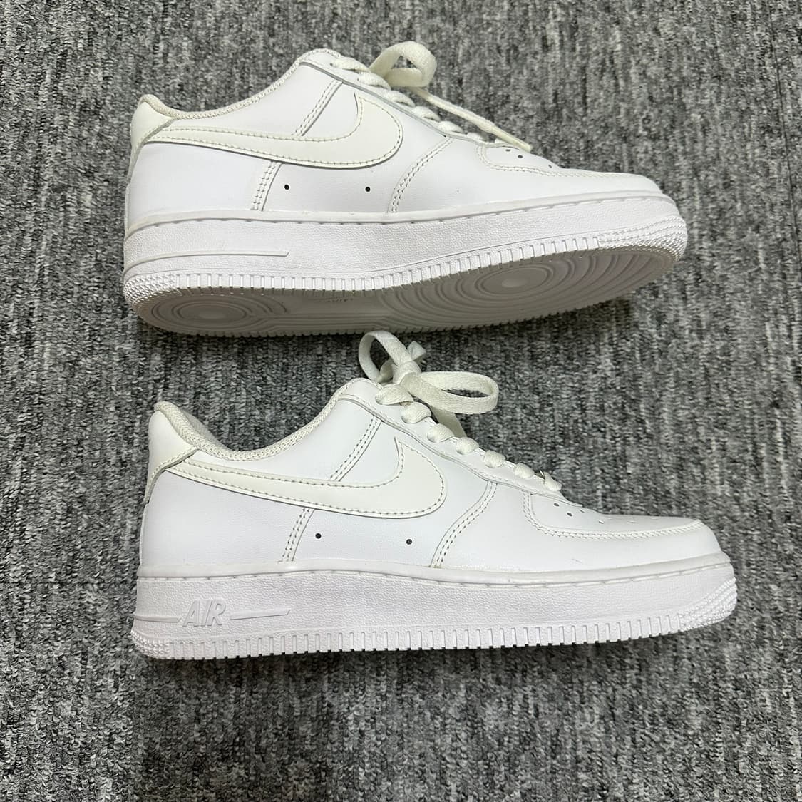 두켤레 가격! 나이키 에어포스 블랙 & 화이트 235 상품이미지8