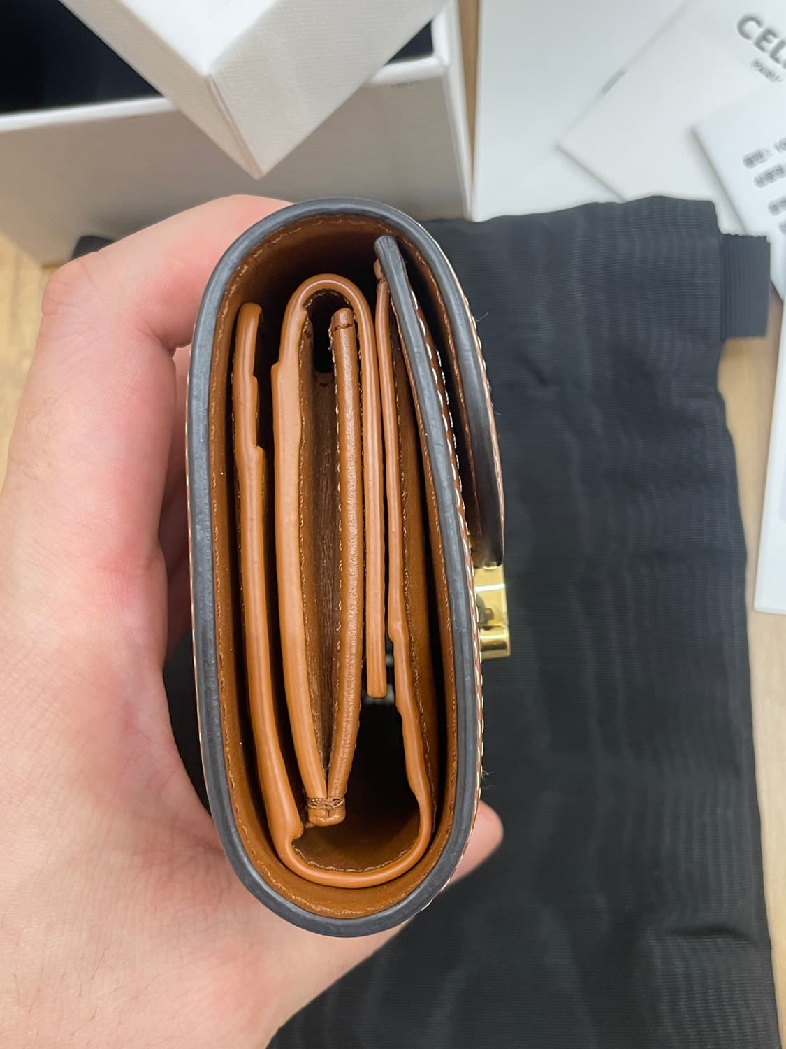 셀린느 트리옹프 캔버스 3단 반지갑 상품이미지4