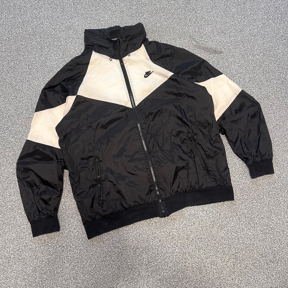 나이키 빅로고 바람막이 상품이미지1