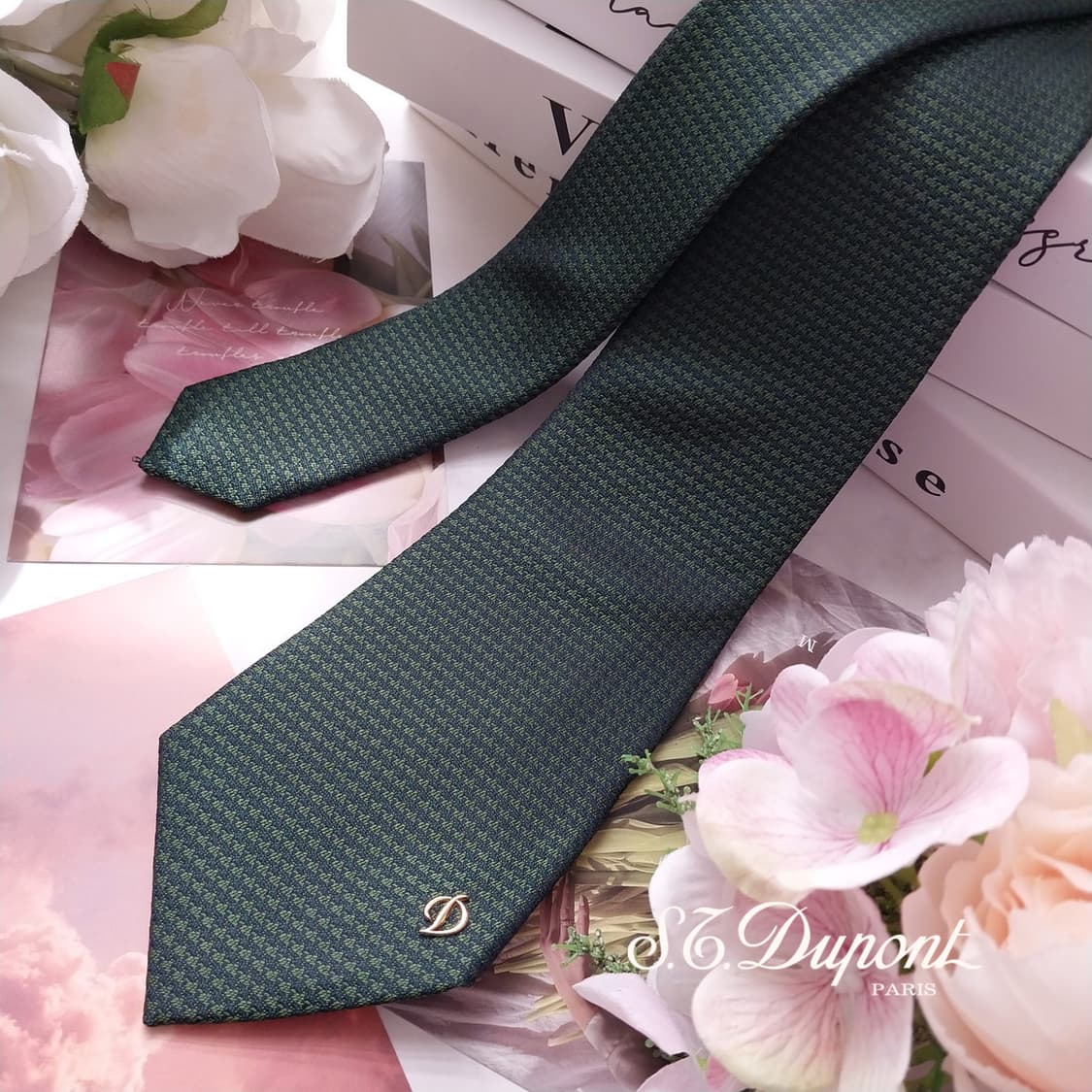 에스 티 듀퐁 실크 그린 패턴 넥타이 8.1cm A+등급 K1037
 상품이미지1