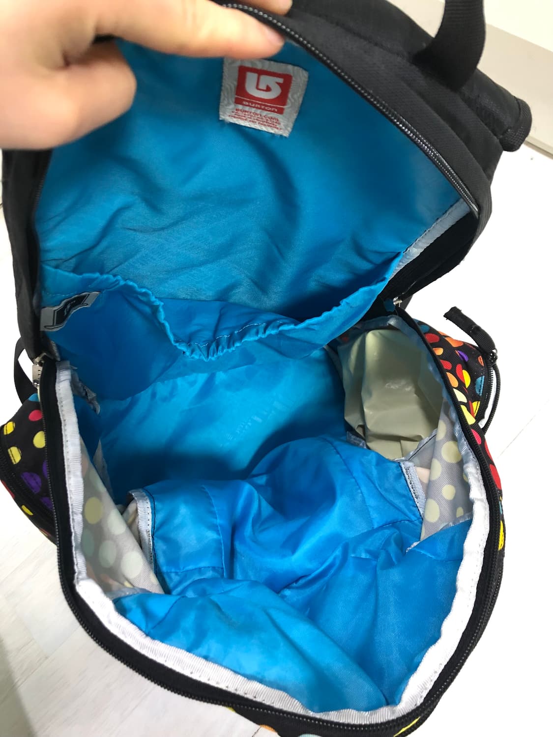 burton 버튼 도트 땡땡이 백팩 (15인치 노트북 수납가능)  상품이미지9