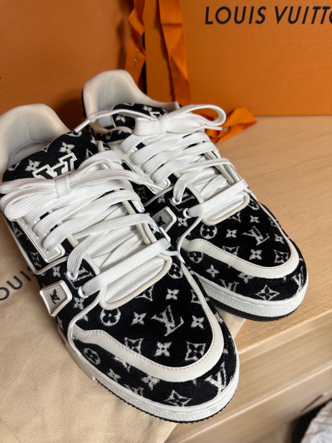 (새상품급)루이비통 모노그램 벨벳 트레이너 8.5size 상품이미지5