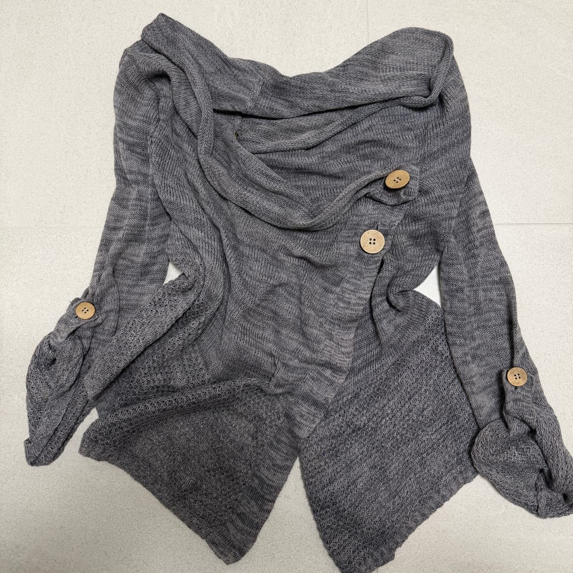 button drape off shoulder 사선 오프숄더 상품이미지1