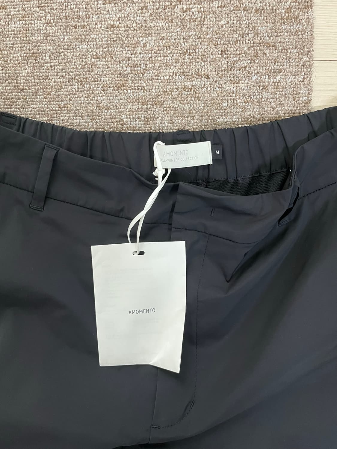 (M) 아모멘토 Taffeta Curved Leg Pants, Black 상품이미지5