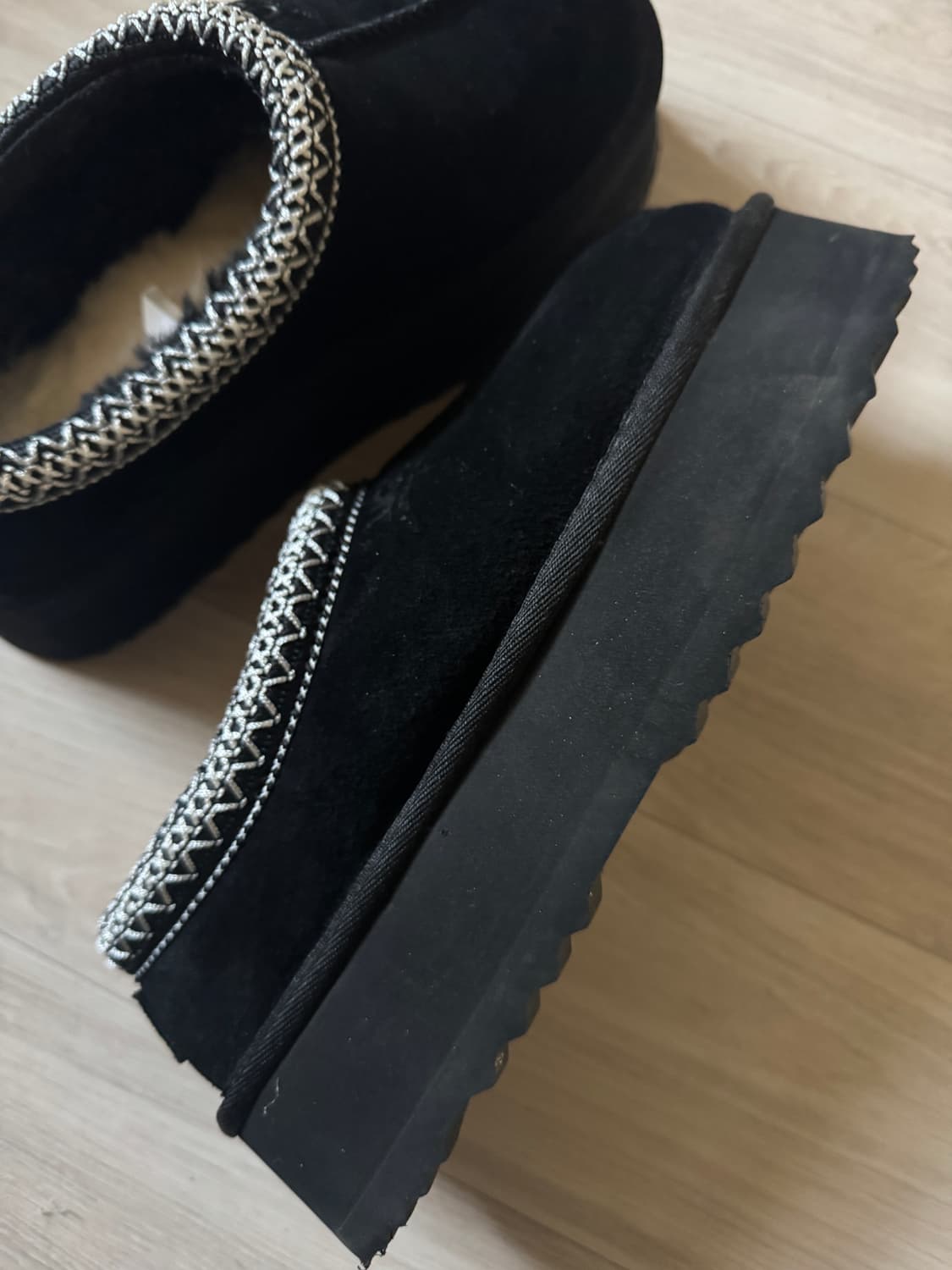 어그 타스만 풀랫폼 230 상품이미지2