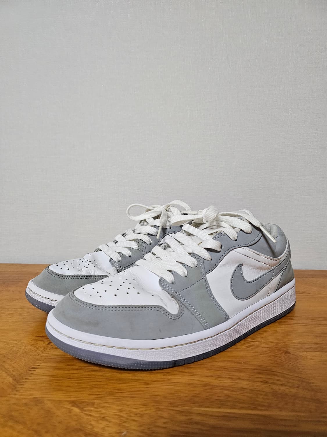 [정품/세탁완료] 나이키 우먼스 에어 조던 1 로우 '울프 그레이



 상품이미지6