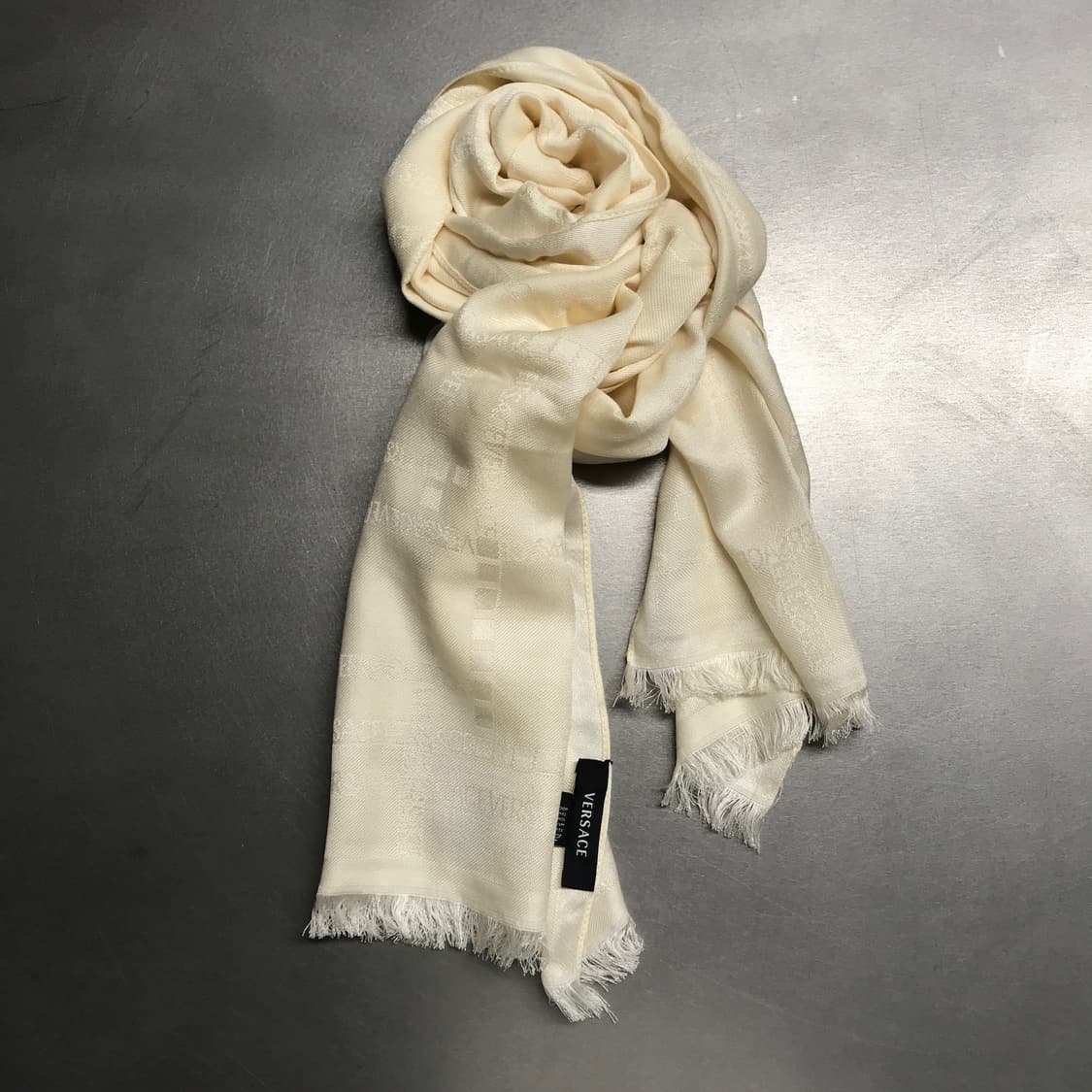 베르사체 실크 스카프 상품이미지1