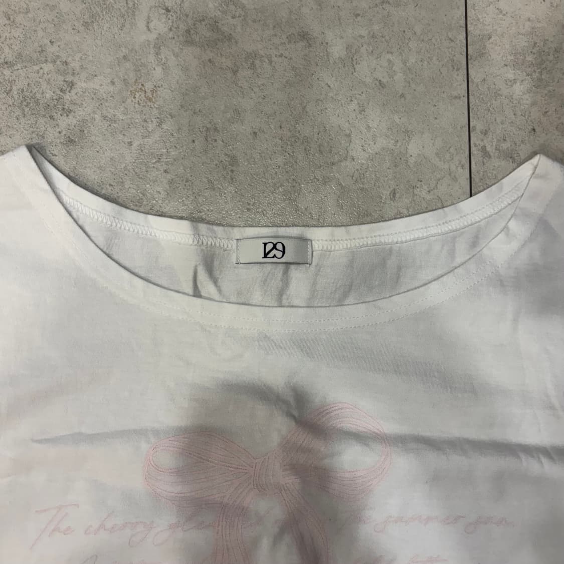 일리고) 리본 셔링 오프숄더 티셔츠 WH F 상품이미지8