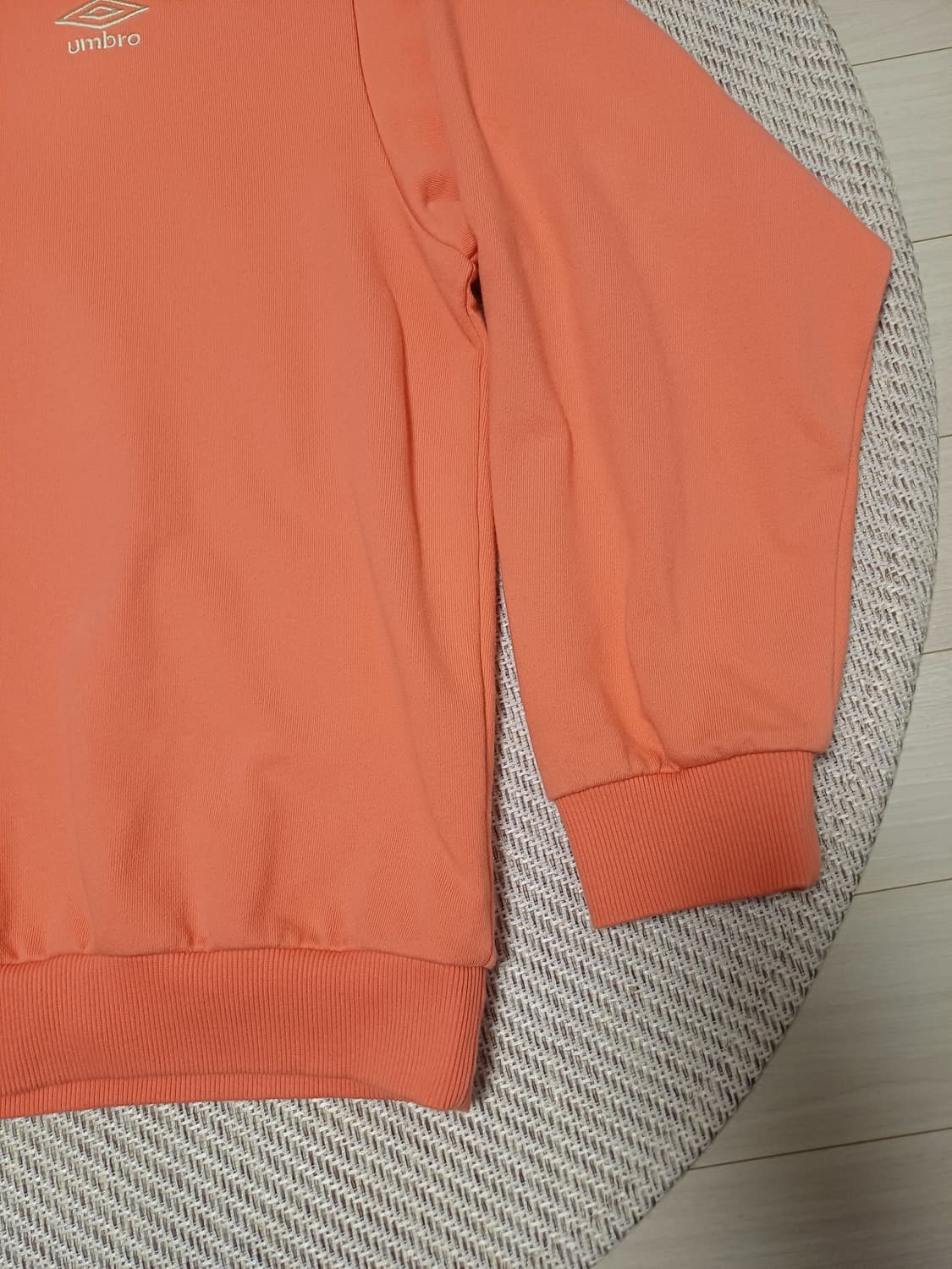 [105/XL] 엄브로 에센셜 스몰로고 와플 맨투맨 - 코랄 (세미크롭 상품이미지4