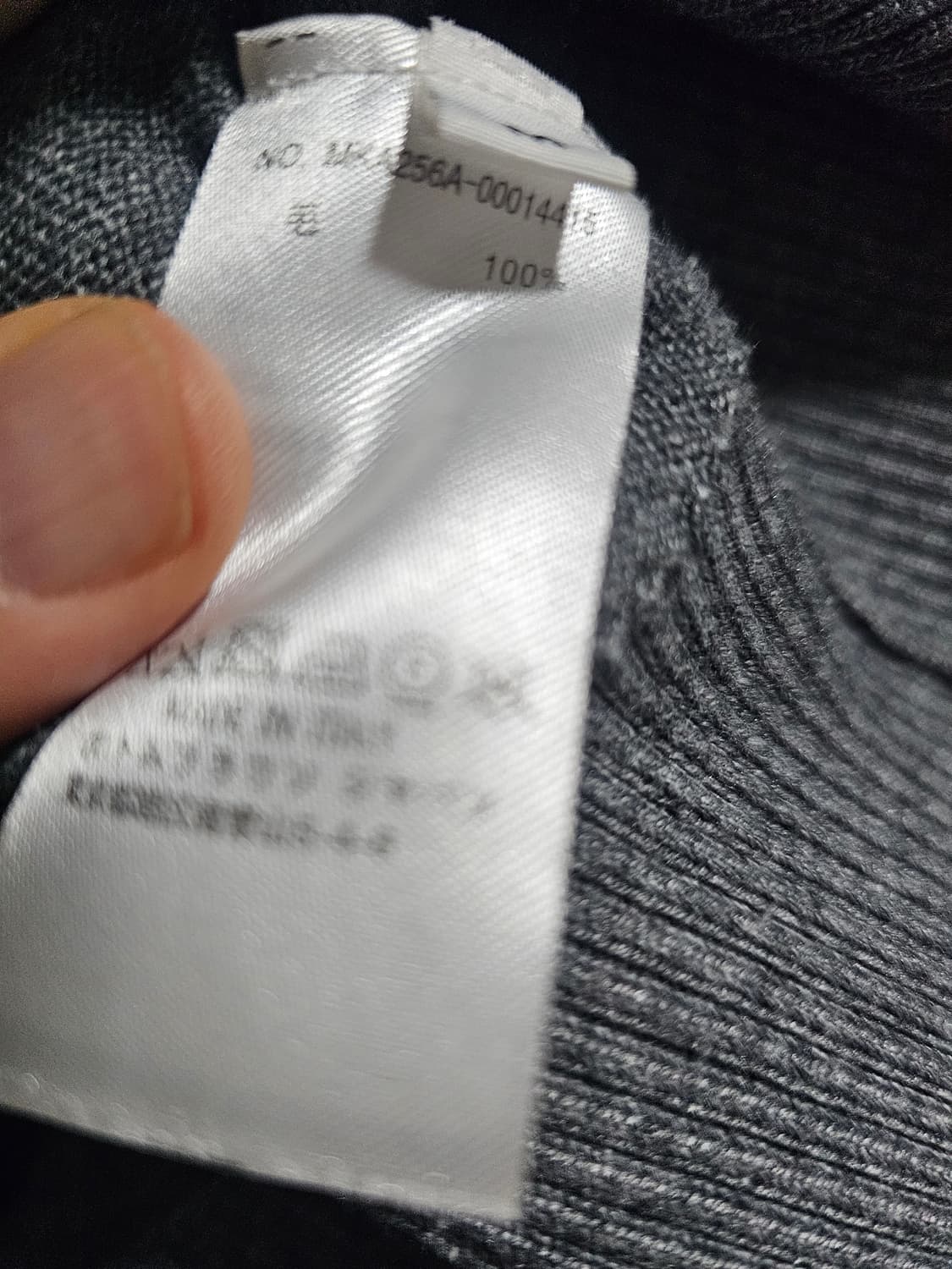 톰브라운 시그니처 아이템인 4바 가디건 상품이미지8