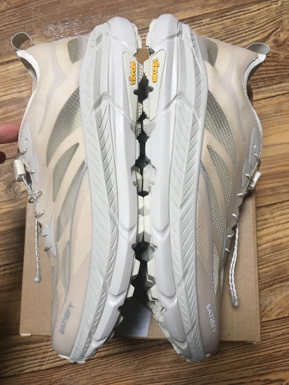 호카 새티스파이 마파테스피드4 라이트 본 판매합니다 상품이미지6