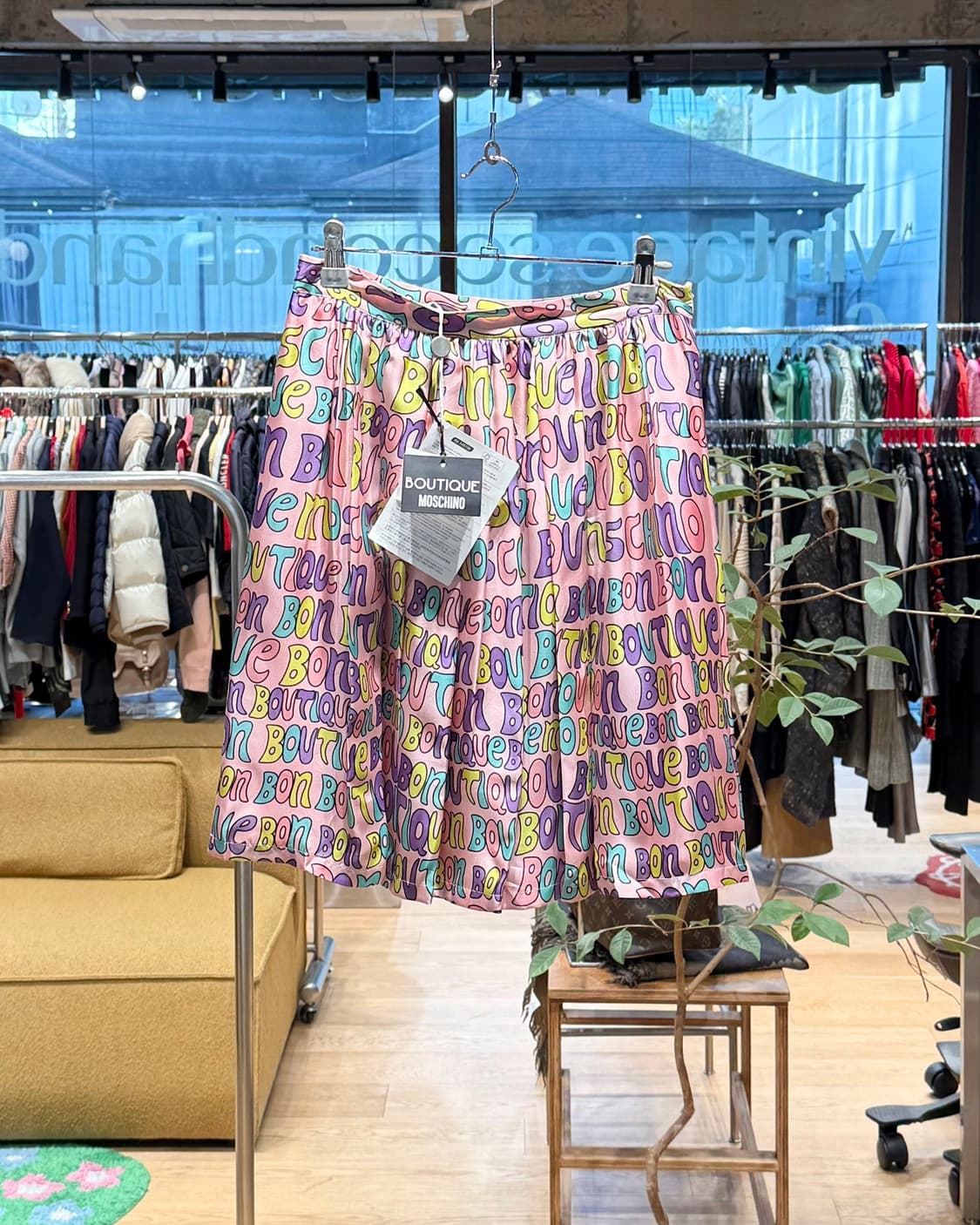 모스키노 부티크 핑크 로고 패턴 실크 핀턱 스커트 상품이미지1