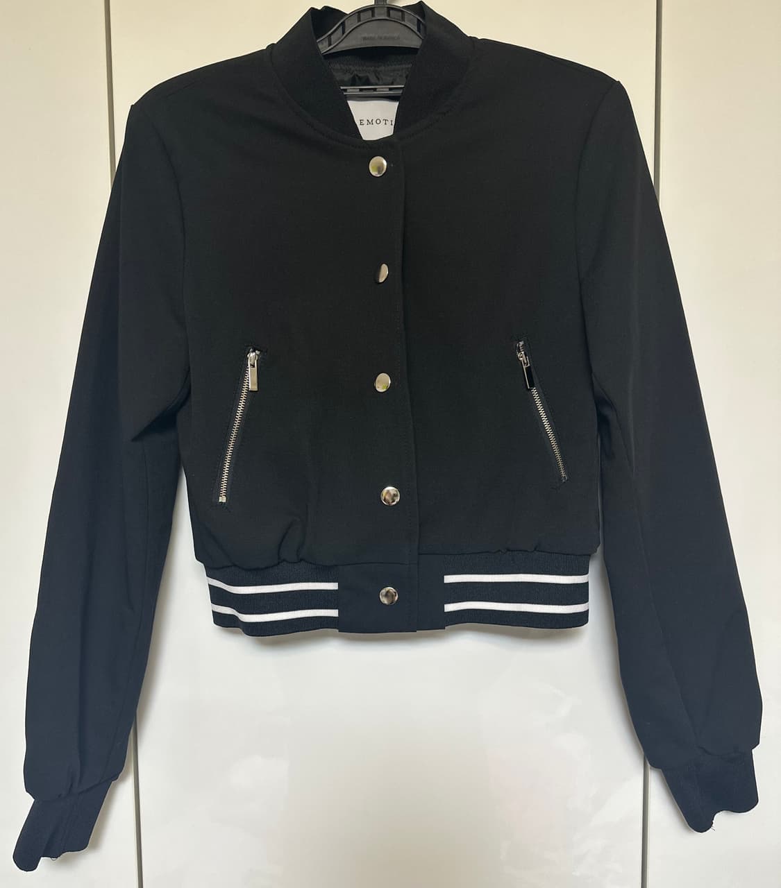 EMOTI 블랙 크롭 야구 점퍼 스커트바지세트 상품이미지1