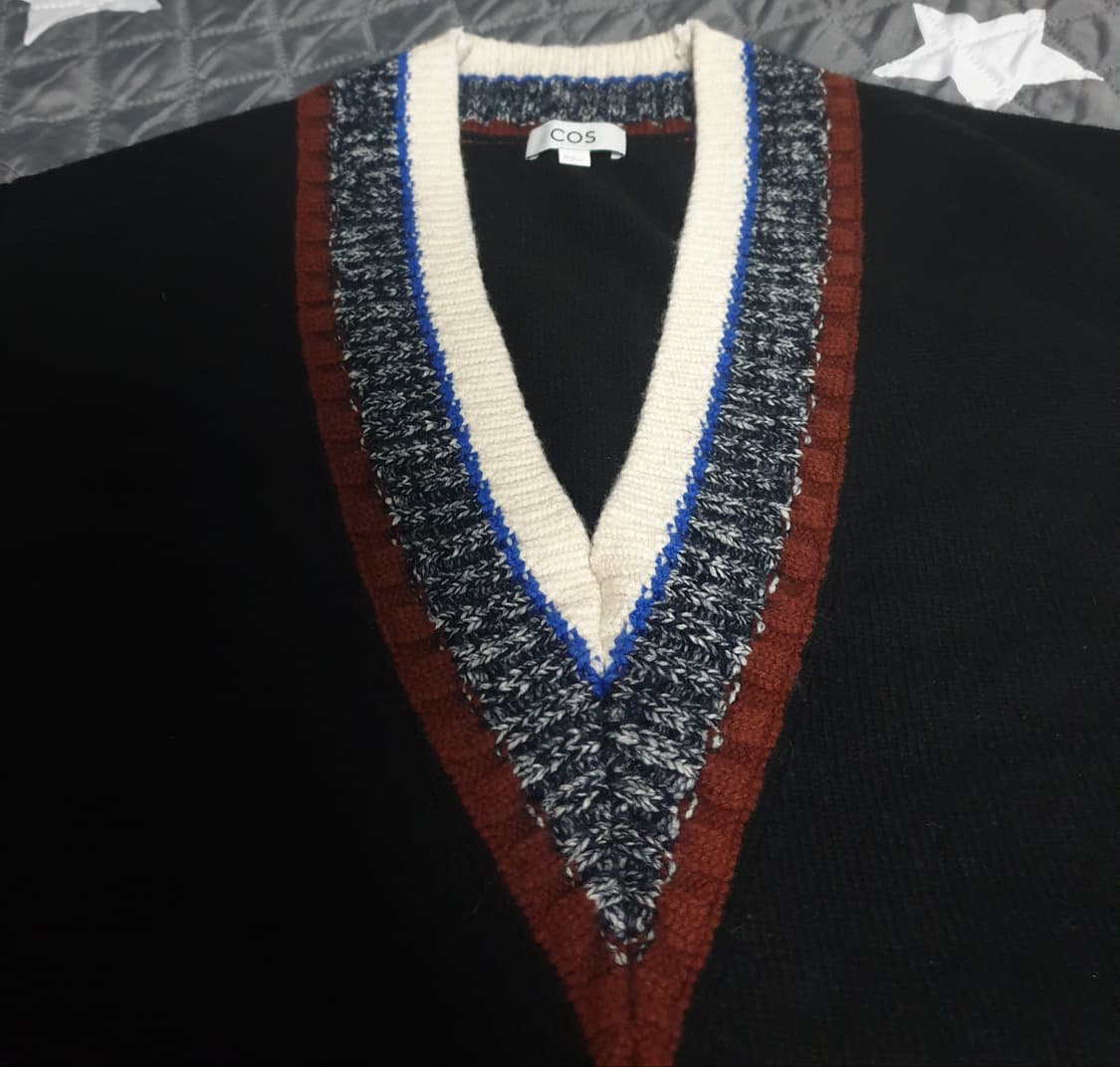 COS 코스 오버사이즈 V넥 배색 니트 베스트 블랙 (M) 상품이미지2