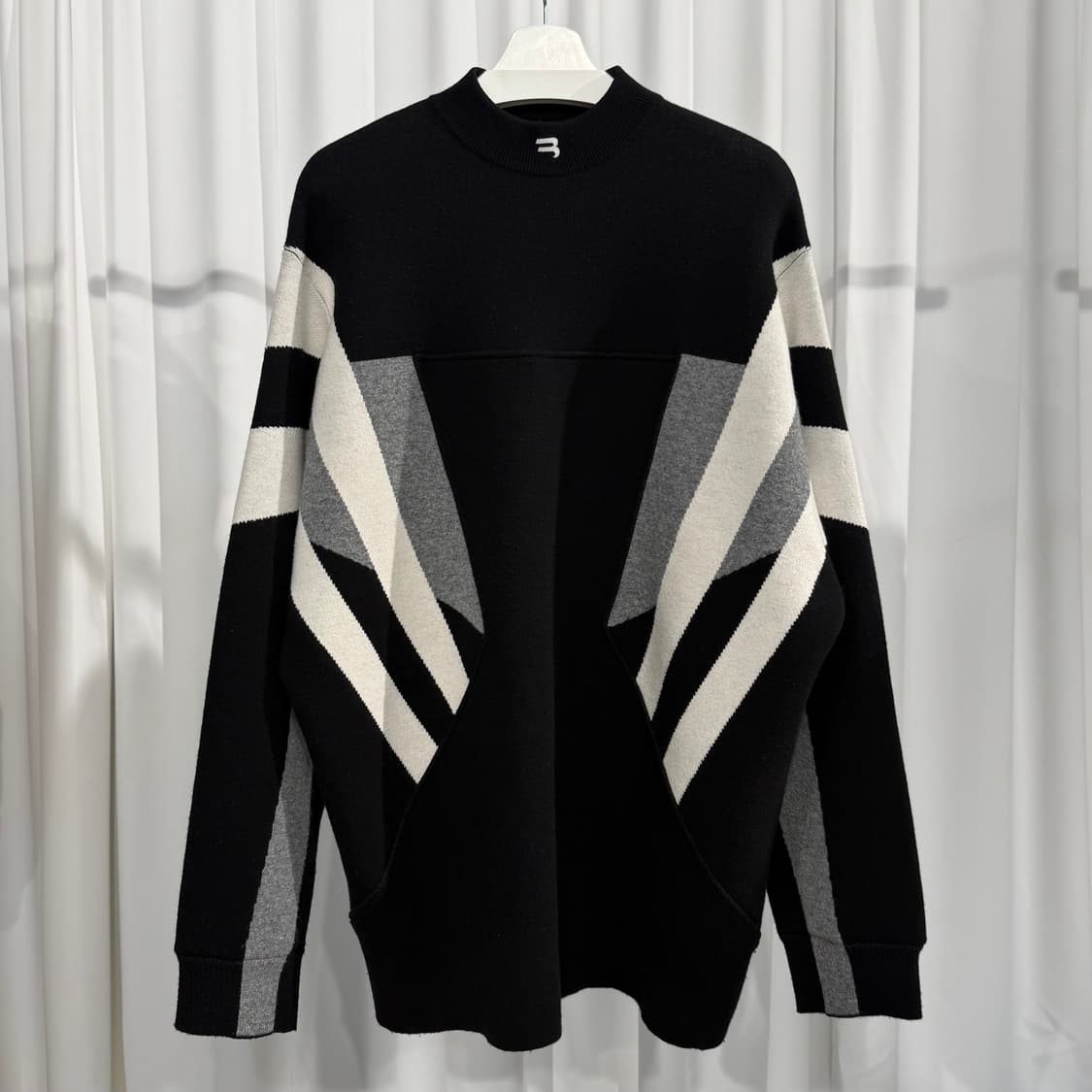 (110) 발렌시아가 스포티 B 배색 니트  상품이미지1