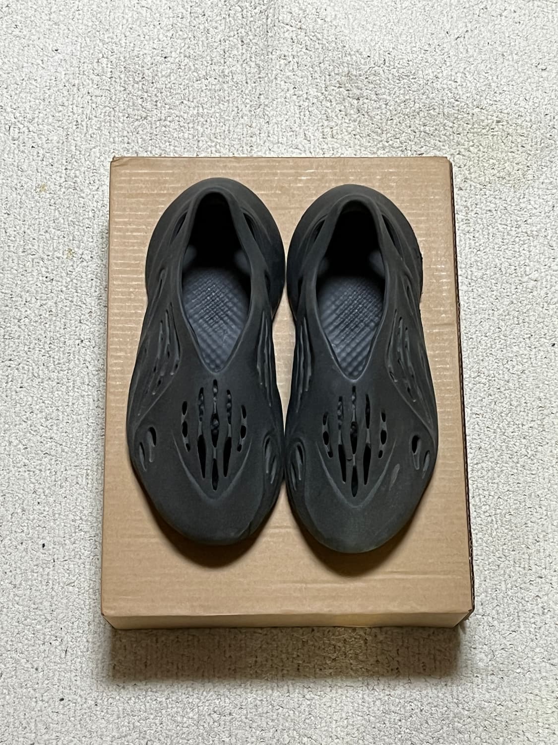 아디다스 이지 폼 러너 오닉스 상품이미지2