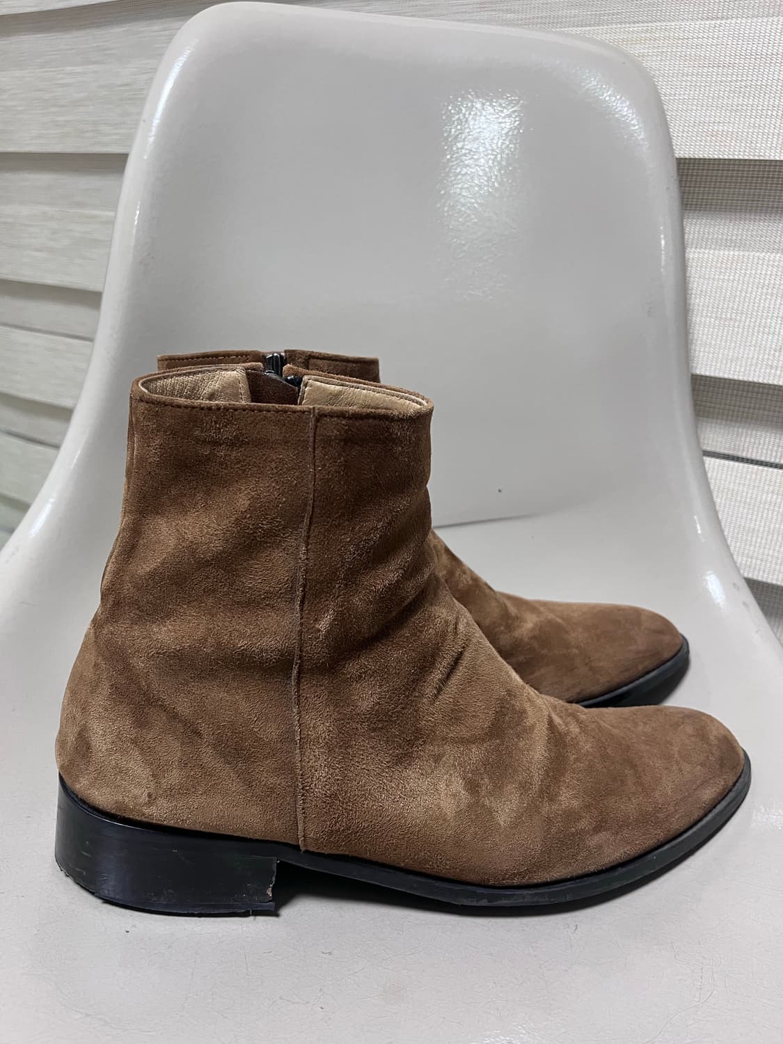 피렌체 아뜨리에 히든지퍼 디테일 슬림토 스웨이드 집업부츠 280 상품이미지4