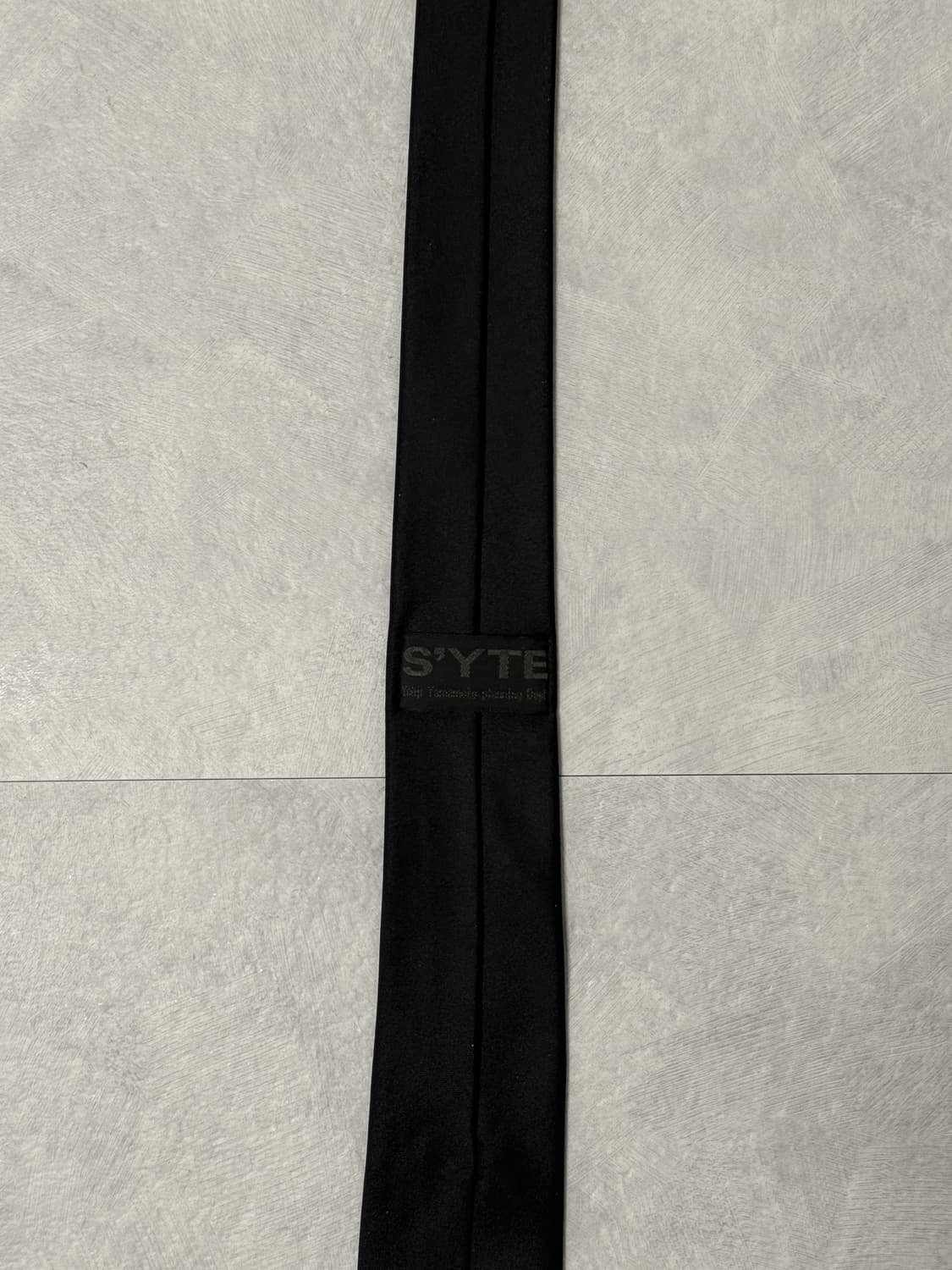 요지 야마모토 S'YTE 레터링 타이 블랙 상품이미지4