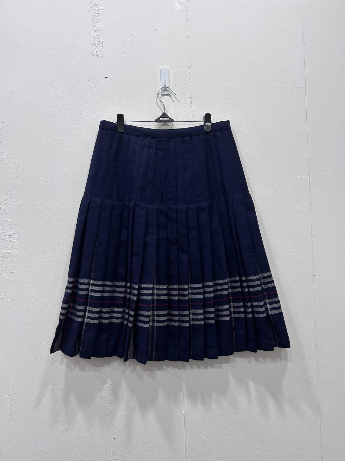 버버리 리버시블 네이비 플리츠 스커트 28-29인치 상품이미지2