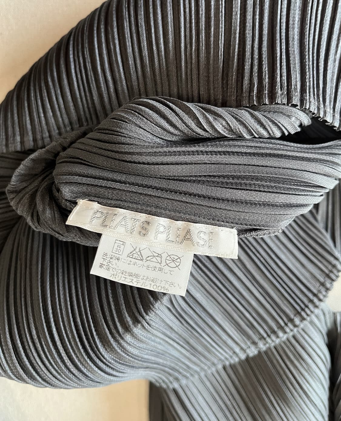 ISSEY MIYAKE PLEATS PLEASE dark grey top 상품이미지10
