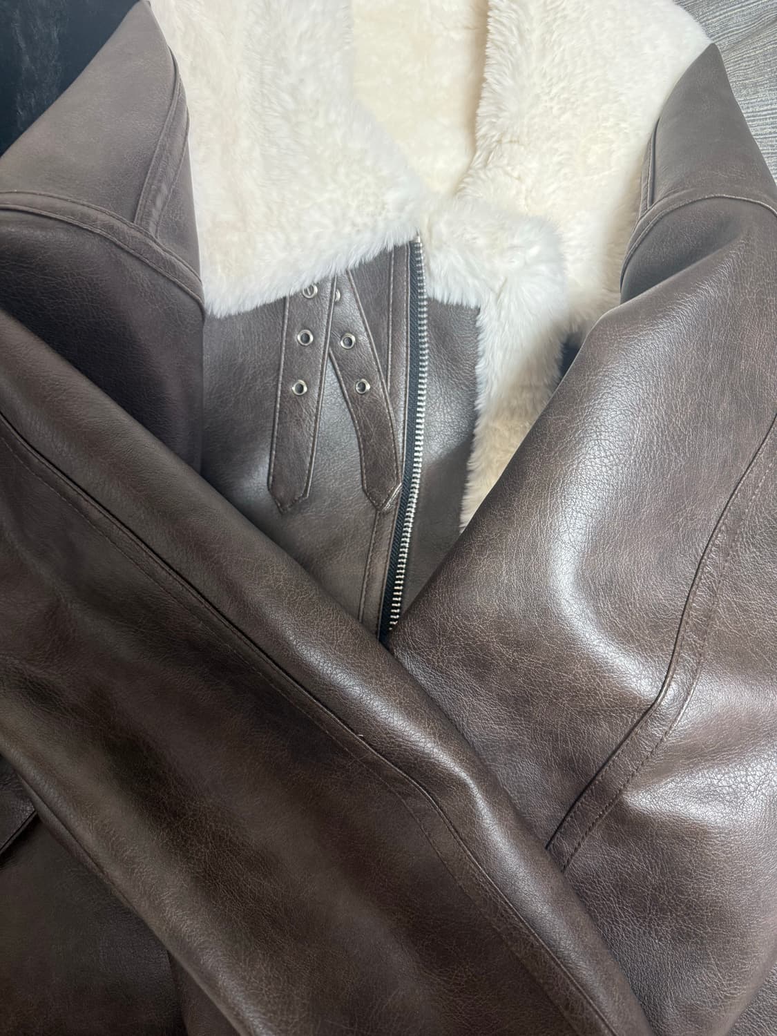 론트 무스탕 갈색 검정색 합쳐서 8만원 급처합니다 상품이미지2