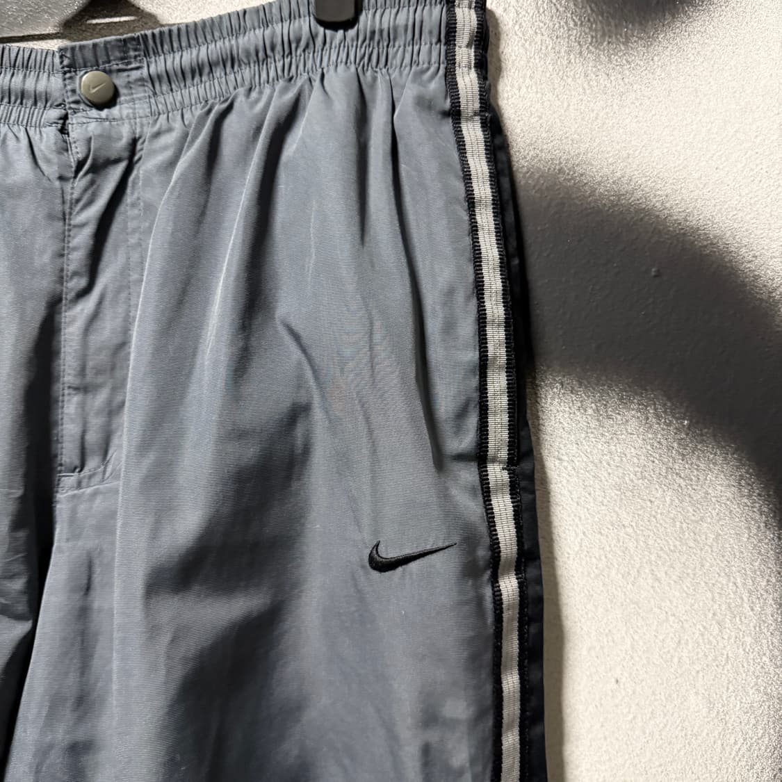 나이키 스우시 사이드라인 디테일 배색 나일론 트랙 팬츠 상품이미지3