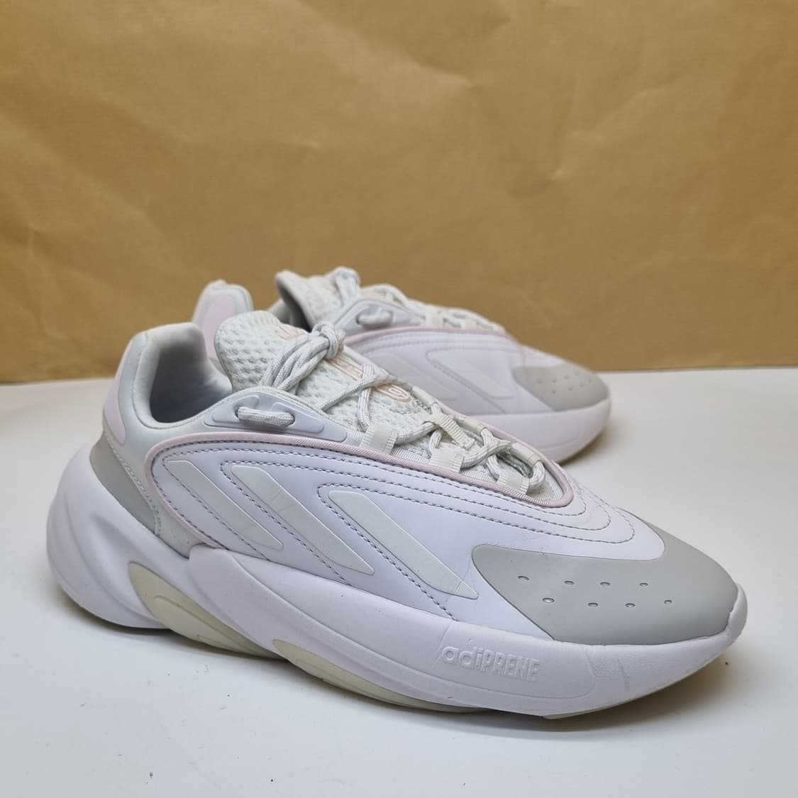 아디다스 오젤리아 여성운동화230. 상품이미지1