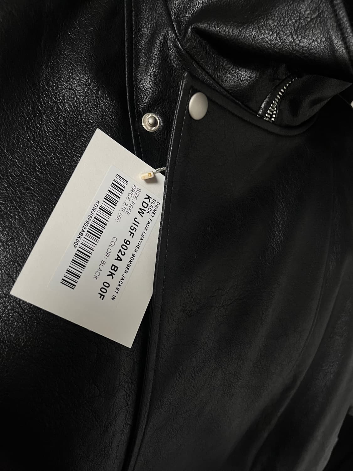 다이닛 FAUX LEATHER BOMBER JACKET IN BLACK 상품이미지2