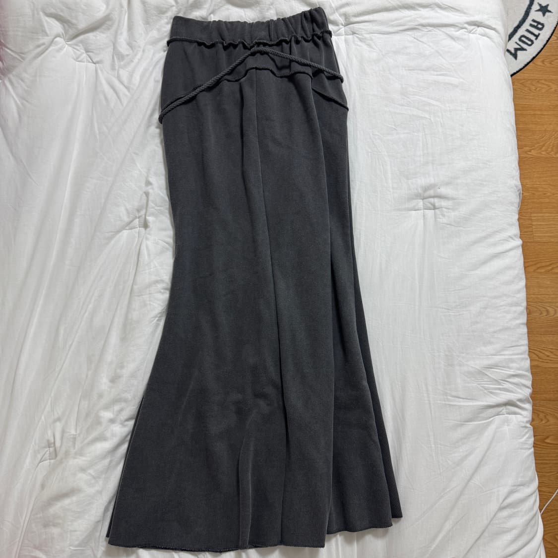오호스 OJOS 그래픽 머메이드 맥시 드레스 차콜 2size 상품이미지3