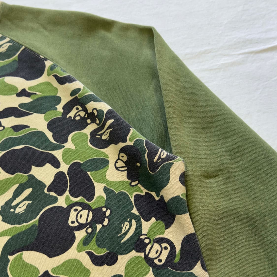 베이프 베이비 마일로 카모 맨투맨 스웻셔츠 상품이미지4