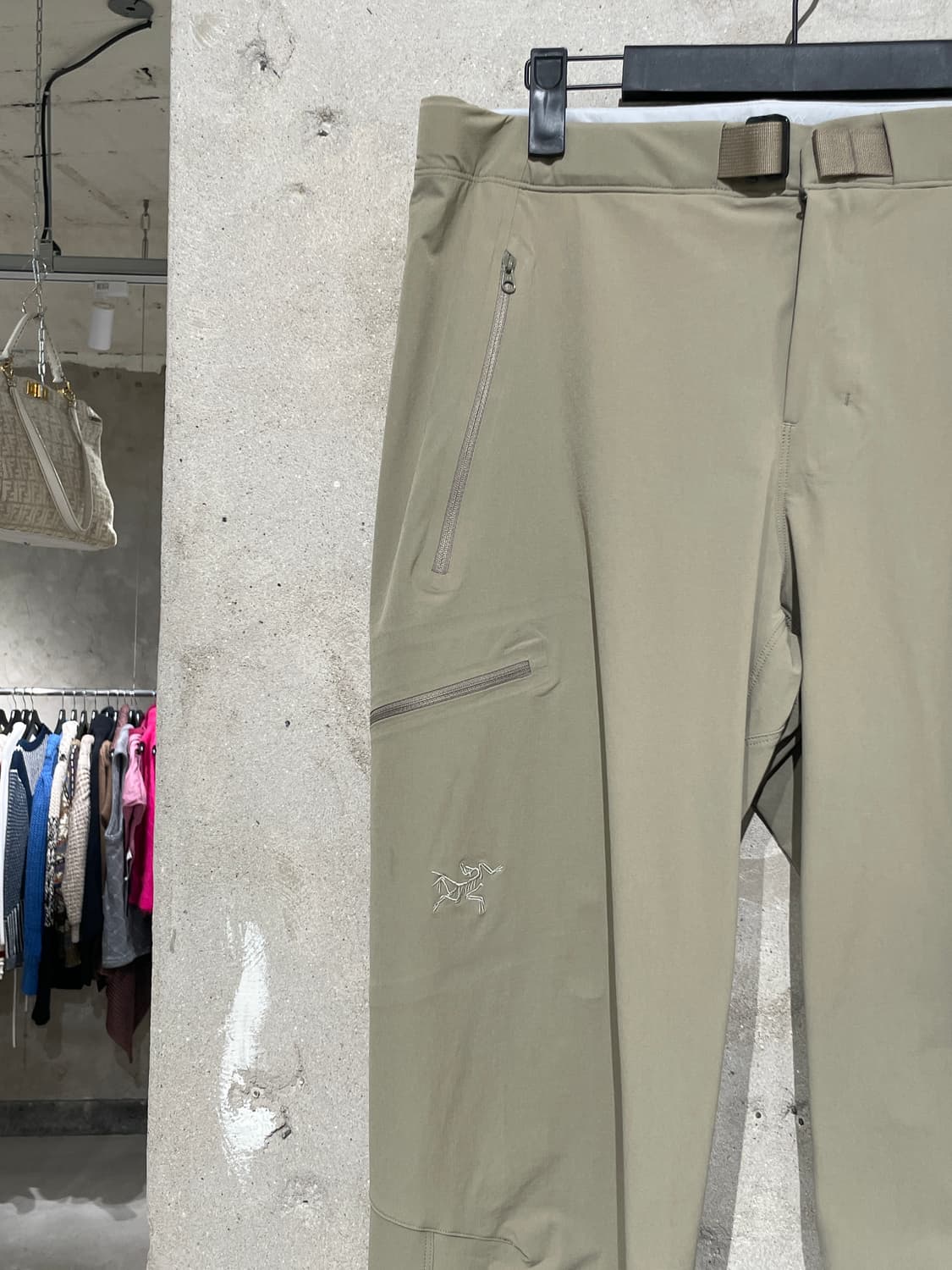 아크테릭스 우먼즈 라이트 베이지 감마 LT 나일론 팬츠 상품이미지2