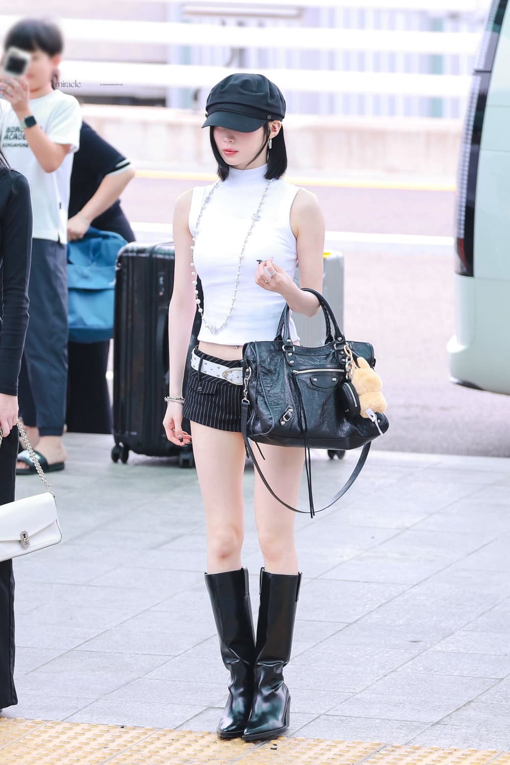 스컬프터 테일러드 마이크로 쇼츠 블랙 핀스트라이프 L 베이비몬스터 아사 상품이미지3