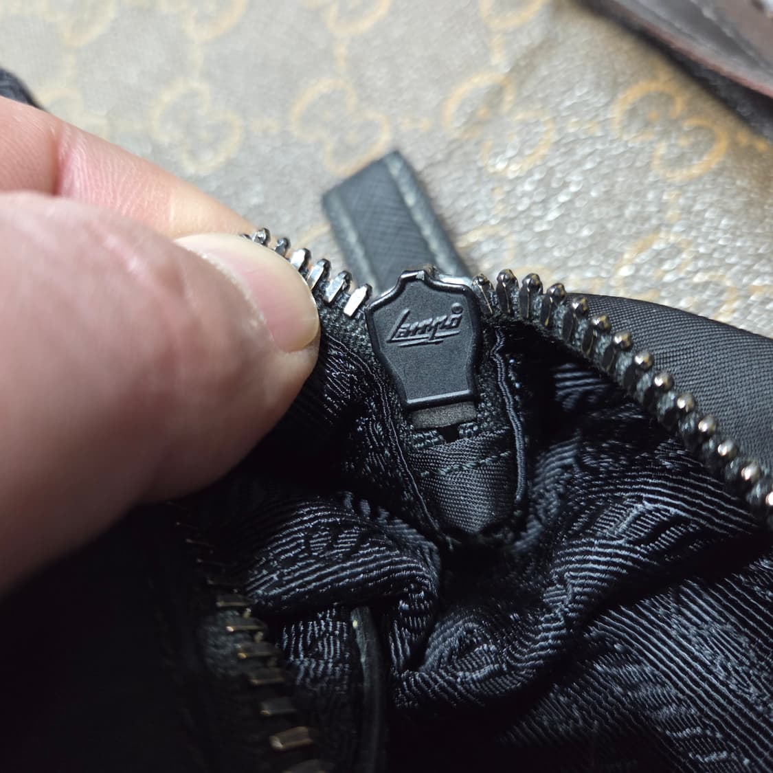 프라다 리나일론 메신져백 남.녀.공용 상품이미지7